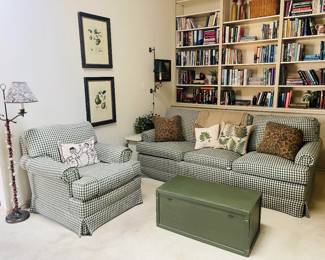 Living Room Furniture/Books