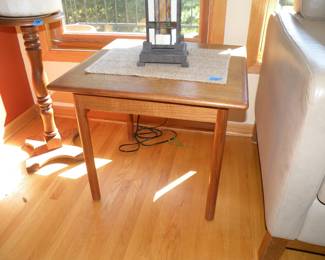 End Table 23.5x23.5x20.5