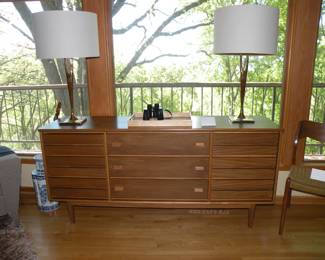 Zipperman Cabinet 68x18x32