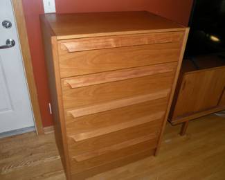 MCM Dresser 31x19x44