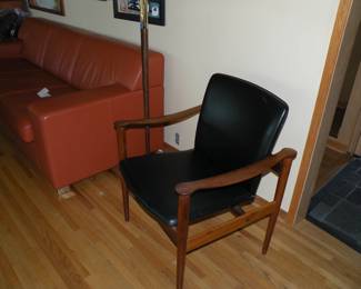 Rosewood Chair 26x23.5x32