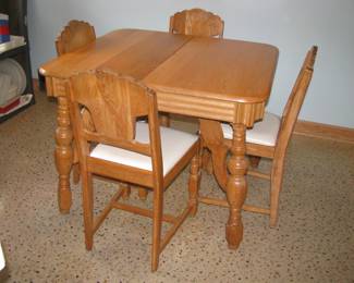 Table/4 chairs