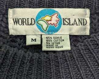 Closeup of World Island vintage men's charcoal grey cotton blend cable knit crewneck pullover sweater size M