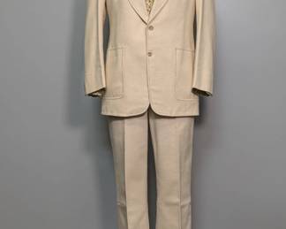 Mens vintage 1970s cream-colored lightweight suit