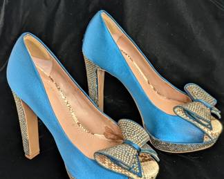 A sassy pair of vintage Vince Camuto blue satin rhinestone heels and bows open toe shoes, size 7