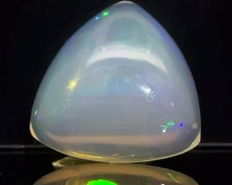 4.46 Carats Natural Welo Opal (Cabochon)