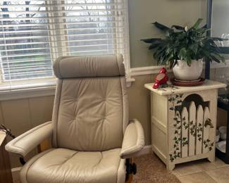 Authentic Ekornes Stressless leather recliner in a neutral cream finish with a signature wood swivel base