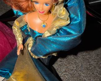 1992 Classique Collection Benefit Barbie/Stand