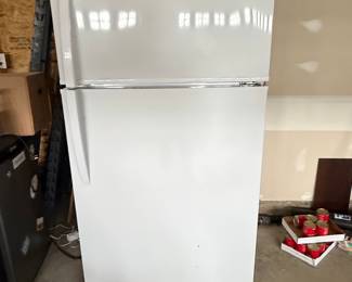 Kenmore Top-Freezer Refrigerator