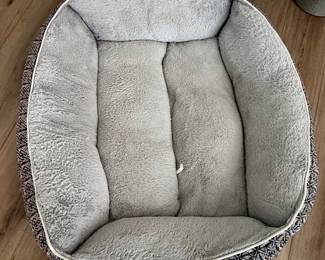 Plush Oval Pet Bed and Wire Dog Crate