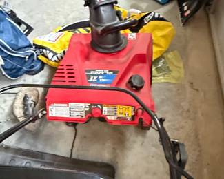 Troy-Bilt Squall 210 Snow Blower
