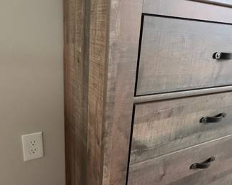 Signature Design by Ashley Trinell Rustic 6-Drawer Dresser