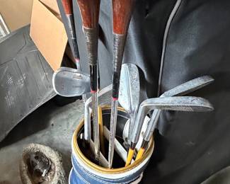 Troy-Bilt Squall 210 Snow Blower