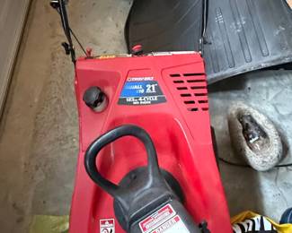 Troy-Bilt Squall 210 Snow Blower