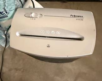 Fellowes P70CM Shredder