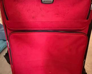 Ricardo Beverly Hills Santa Cruz 24-inch Spinner Suitcase