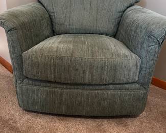 90’s Swivel Club Chair