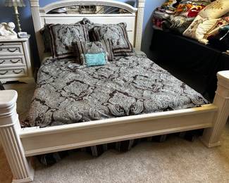 Queen Bed W or WO Box Spring