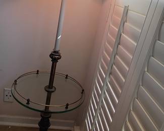 Floor lamp with built-in round glass side table