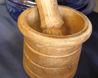 Wood mortar and pestle with cobalt Pyrex bowl