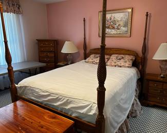 4 Poster Queen Bed