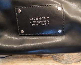 This is a larger tote-type purse