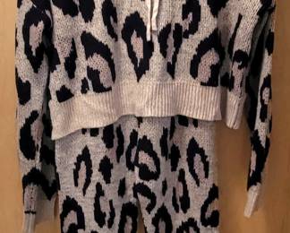 So soft and cozy - size Small Women's