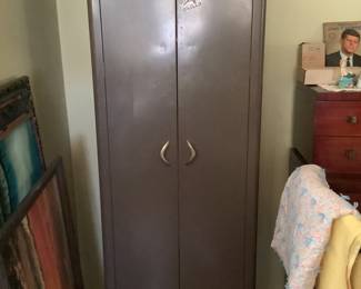 Metal cabinet 