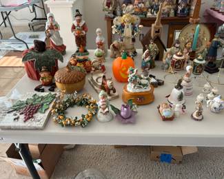 Holiday Decorative Figurines & Music Boxes