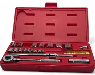 Proto Challenger Ratchet And Socket Tool Set