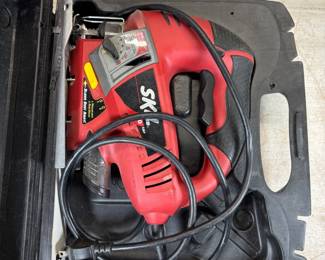 Lot #118 Skil 4390 Orbital Jigsaw 5 Amp Variable Speed Corded Wood Cutting Saw w Case Blade Tool