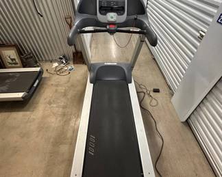 Lot #193 Precor 932i Commercial Grade Treadmill Fitness Equipment