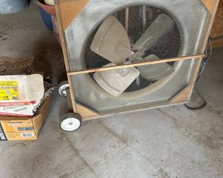 J Lot #70 Vintage Industrial Portable Box Fan Wood Cabinet Large Blade Shop Fan