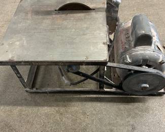 Lot #15 Vintage Dayton Bench Top Table Saw w Capacitor Start AC Motor