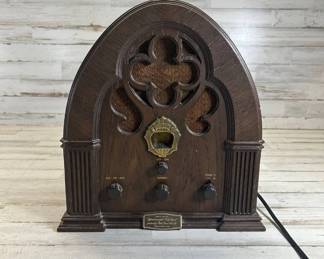 R Lot #89 Vintage Philco Special Edition Cathedral Baby Grand AM/FM Radio Wood Case