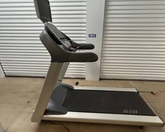 Lot #194 Precor 932i Commercial Grade Treadmill Fitness Equipment Gym Cardio Machine