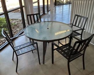 Lot #168 Modern Outdoor Patio Dining Set Metal Frame Glass Top Table 4 Chairs Modern Black Metal