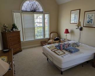 Like new adjustable bed