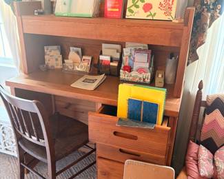 Desk and accessories 