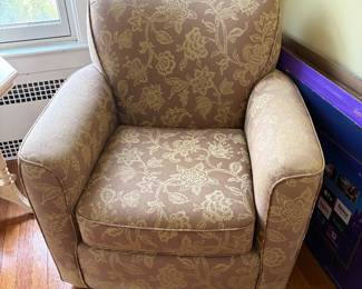 Swivel comfy chair