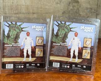 PLANET OF THE APES NECA COLONEL GEORGE TAYLOR ACTION FIGURES (SET OF 2)