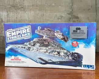 STAR WARS: EMPIRE STRIKES BACK MPC STAR DESTROYER COMMEMORATIVE EDITION MODEL KIT