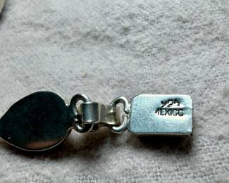 This lot features a vintage sterling silver & onyx bracelet that measures, 8.5” with a total approx. weight of 27.18 grams.