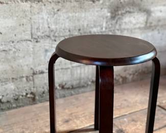 This lot features a modern wood stool in the style of the iconic Artek Stool in very good condition. This piece measures, 17.5” H x 15” W x 15” D.