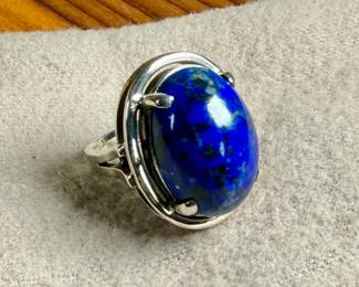 This lot features a vintage sterling silver ring with a large lapis center stone. This ring comes in a size 6 with a total approx. weight of 7.29 grams.