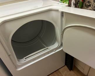 32 400.00 Maytag washer & dryer Perfoma
