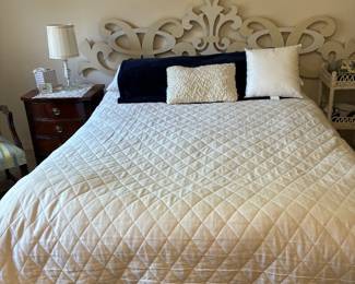 41 240.00 Full size mattress 53" & box spring palatial crest with headboard