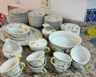 53 500.00 French China Moustiers - Longchamp pattern