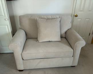 25 175.00 Velours Made in USA Chair hideway twin bed 53Wx37Dx39H