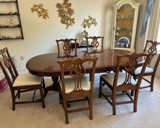 6 550.00 Dixie furniture dining table double pedestal 5'6" + leave 15" x 43"Wx 30H with 6 chairs